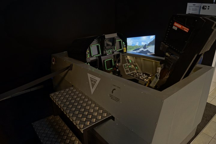 F / A-18 fighter jet flight simulator in Zurich - Photo 1 of 5