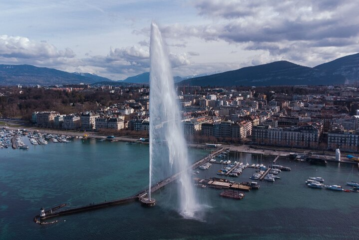 Geneva : Private Custom Walking Tour with a Local Guide - Photo 1 of 5