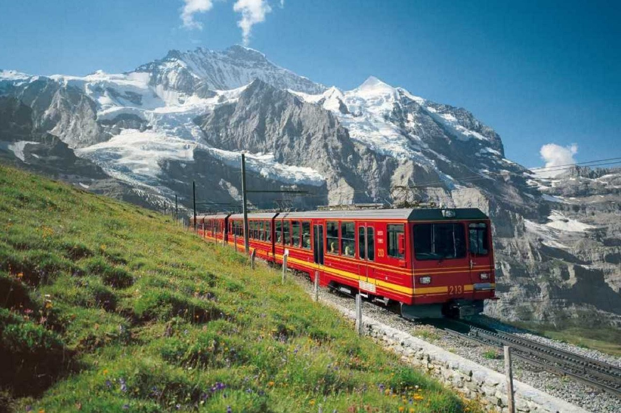 Jungfraujoch Top of Europe Tour - Photo 1 of 5