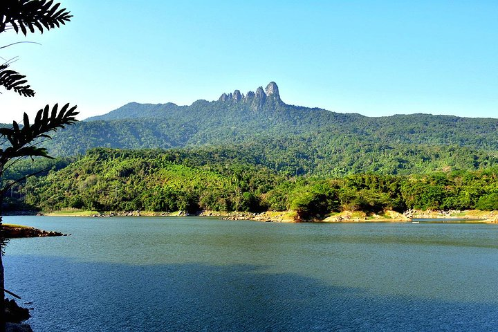 The whole view of Qixianling Mountain