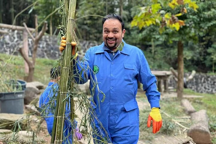 A Volunteering day in Dujiangyan Panda  - Photo 1 of 14