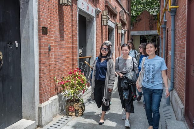 Explore Shanghai's alleyways 