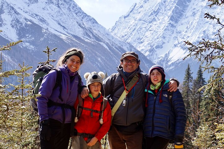 family traveling in Jiuzhaigou photographed by our guide