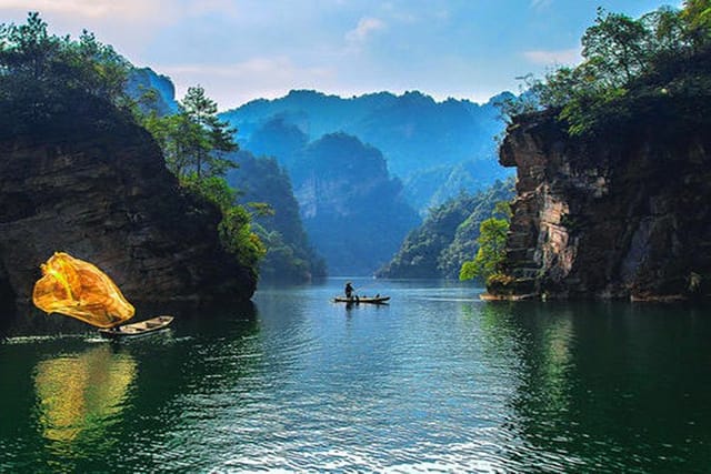 Discovery Day Tour to Yellow Dragon Cave,Baofeng Lake and Xibu Street - Photo 1 of 7