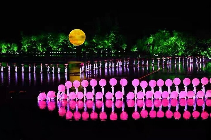 The moon and the pink umbrellas