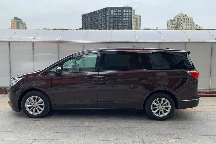 Guangzhou Baiyun International Airport, Guangzhou Pick-up Service - Photo 1 of 5