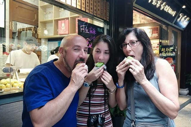 Guangzhou Night Walking and Food Tour: Led by Local Cantonese - Photo 1 of 6