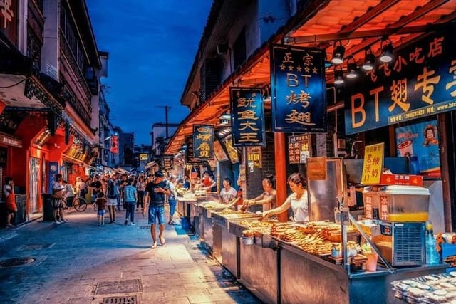 half-day-private-tour-to-yellow-crane-tower-and-night-market-snack-food-in-wuhan_1