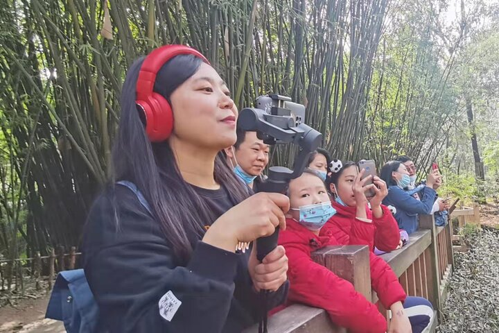 LIVE Streaming: Meet Pandas at Chengdu Research Base of Giant Panda Breeding - Photo 1 of 6