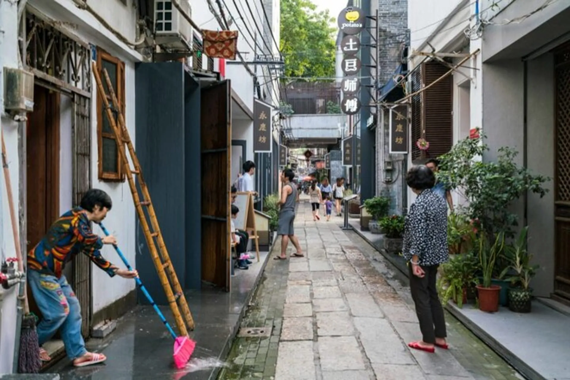 Exploring Guangzhou: Discovering the 98 Small Alleys