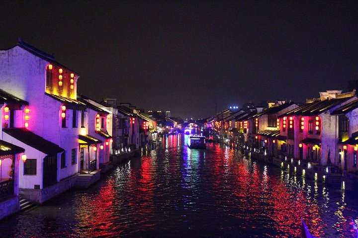 Private Night Tour of Wuxi Taihu Lake and Nanchang Old Street  - Photo 1 of 7