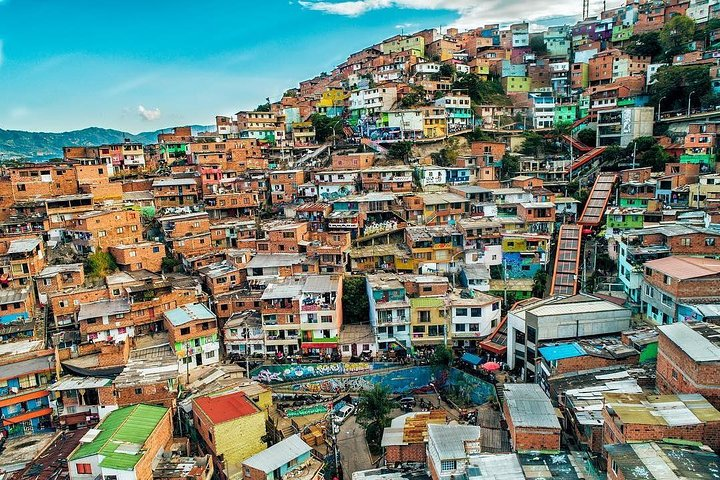 Comuna 13 Graffiti Tour and Street Food - Photo 1 of 8