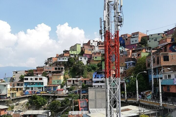 Discover the Untold Story of the Comuna 13 District Private Experience - Photo 1 of 11