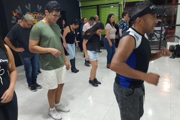 Face-to-face dance classes in Bogotá. La Candelaria - Photo 1 of 6