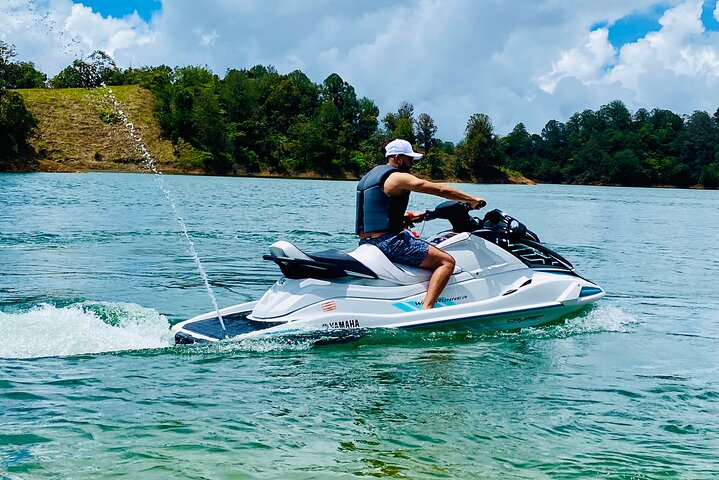 Jet ski in Guatapé Antioquia - Photo 1 of 8