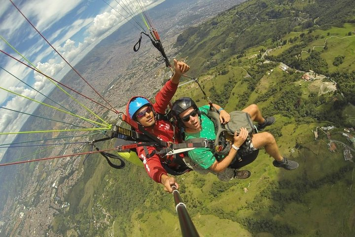 PARAGLIDING EXPERIENCE IN MEDELLIN COLOMBIA