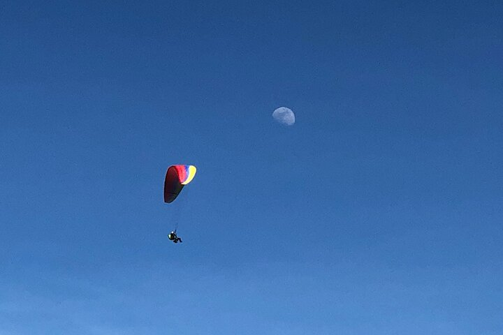 Paragliding over Medellin transport included - Photo 1 of 12