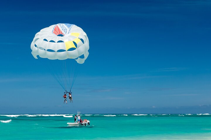 Parasailing experience, San Andres Islands, Colombia