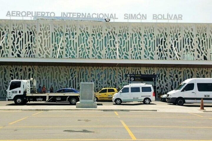 Private Arrival or Departure Transfer: Simon Bolivar Airport (One Way) - Photo 1 of 6