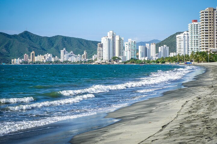 The first person that referred to Santa Marta as America’s Pearl was Father Antonio Julián, back in
the XVIII century. He was impressed by the astounding landscapes and geographic and natural futures
