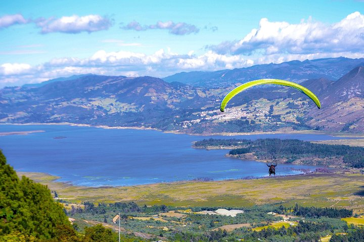 Tandem paragliding experience from Bogotá. (7 Hrs.) - Photo 1 of 8