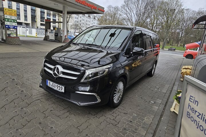 4 Hours Mercedes-Benz V-Class at Disposal in Berlin - Photo 1 of 7