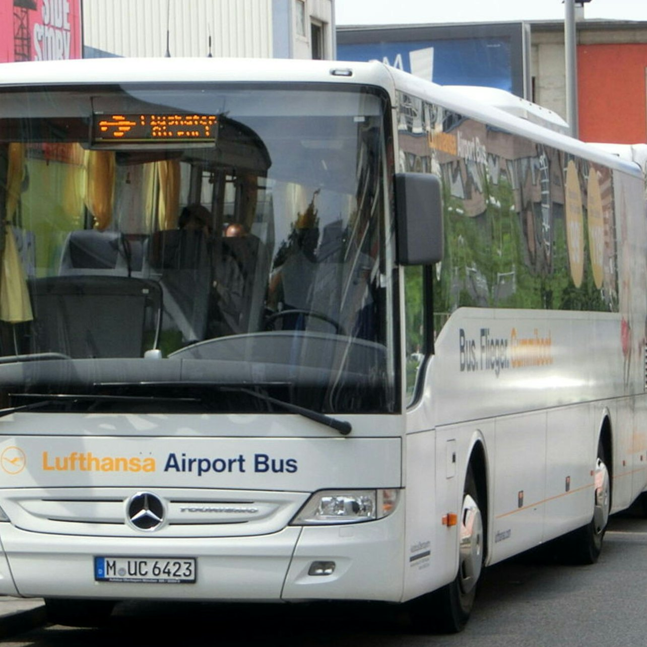 Airport Transfers Munich: Lufthansa Express Bus One-Way Tickets - Photo 1 of 8