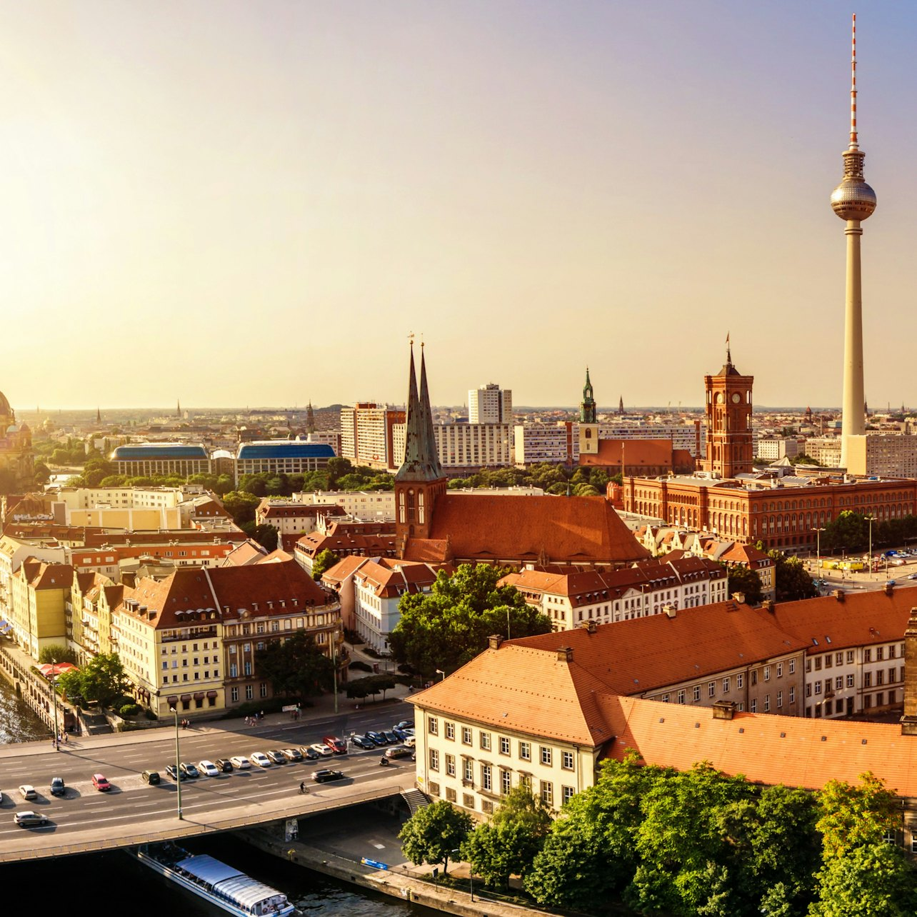 Berlin TV Tower: Premium Deluxe Admission Ticket + VR Odyssey + Drink - Photo 1 of 4