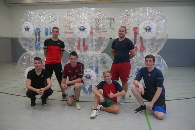 bubble-soccer-in-the-center-of-hamburg-with-beer-champagne_1