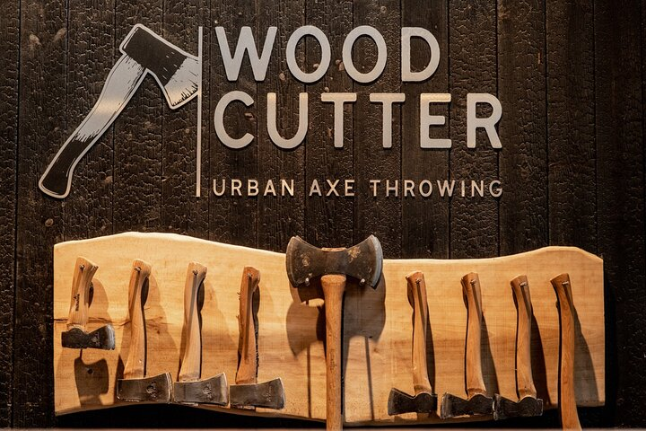 Guided Axe Throwing Experience in Frankfurt Altstadt  - Photo 1 of 18