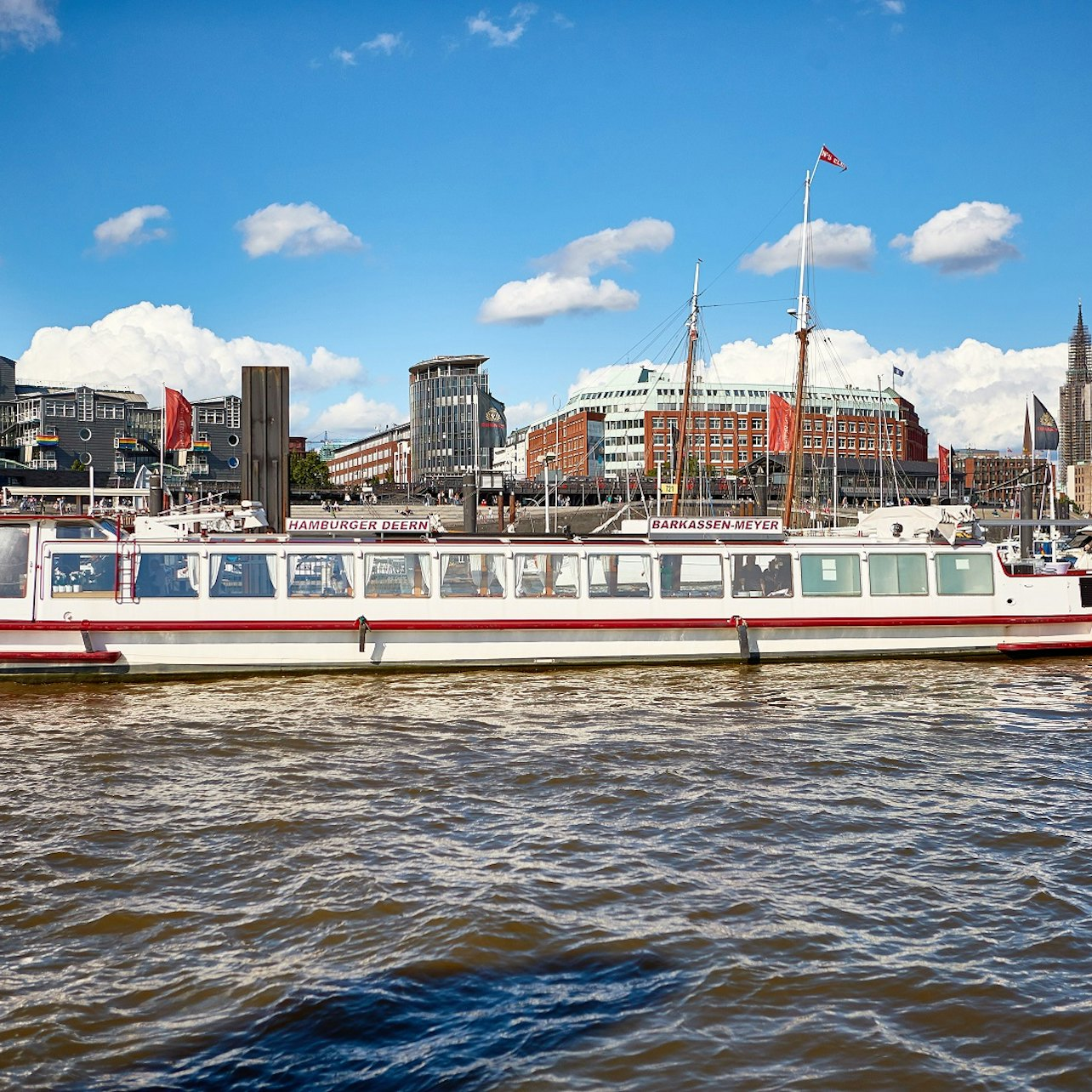 Hamburg Harbour: The Classic 1 Hour-Tour + Audio Guide - Photo 1 of 5