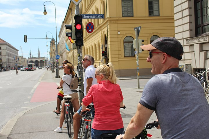 With our small groups you will amazingly explore Munich.