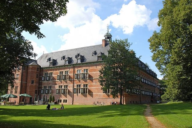 Reinbek Castle and Ahrensburg Palace Trip by Car from Hamburg  - Photo 1 of 8