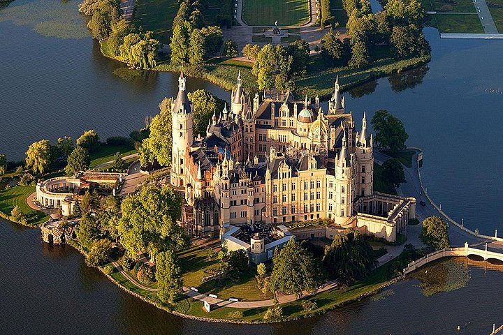 Schwerin Castle museum walking tour - Photo 1 of 4