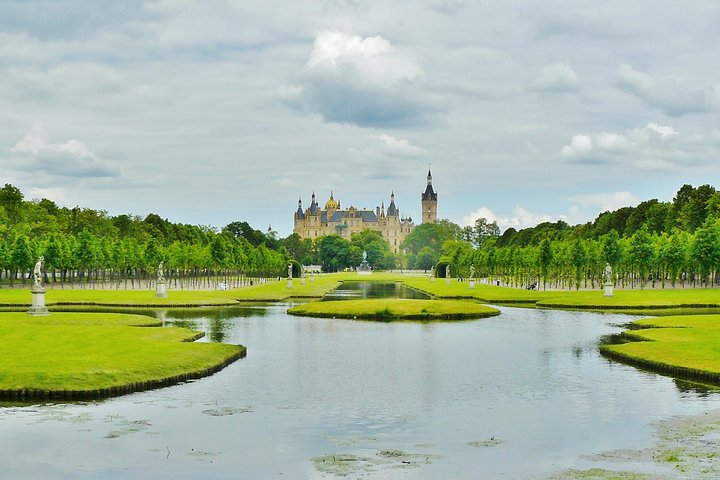 Schwerin Walking tour with Palace & Cathedral - Photo 1 of 9