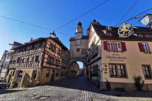 Rothenburg ob der Tauber welcomes us with its beautiful houses and towers
