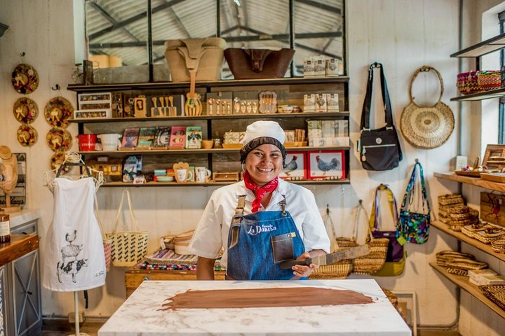 Cacao Farm and Hands-On Chocolate Making with 3-Course Meal in Guayaquil - Photo 1 of 12