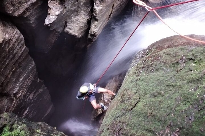 Canyoning 70m. | Exploration, Mayai Jee Caverns | Puyo, Pastaza - Photo 1 of 18