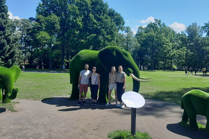 Pärnu top attractions city walking tour at the Pärnu beach park