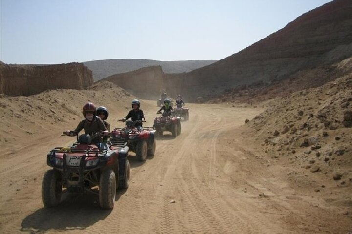 Sikket Taqet Ziad Wadi on Luxor West Bank