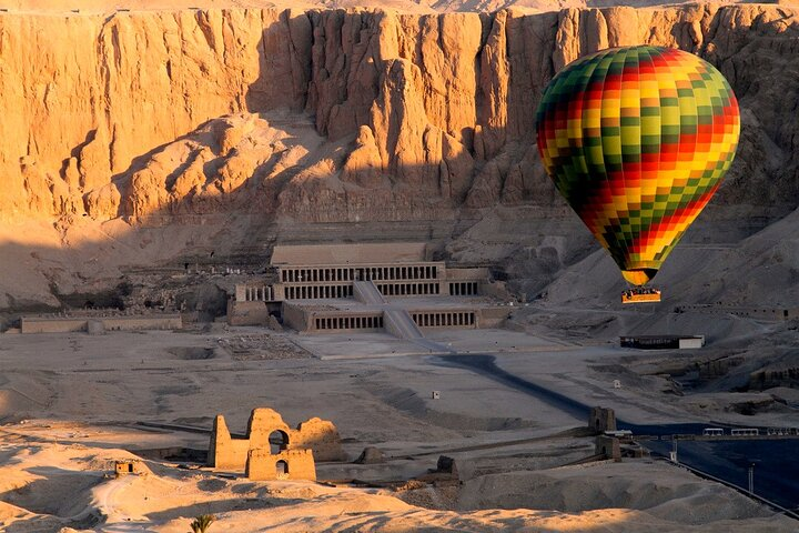 45-Minute of Amazing Sunrise Hot Air Balloon Over the Historical sites in Luxor - Photo 1 of 19