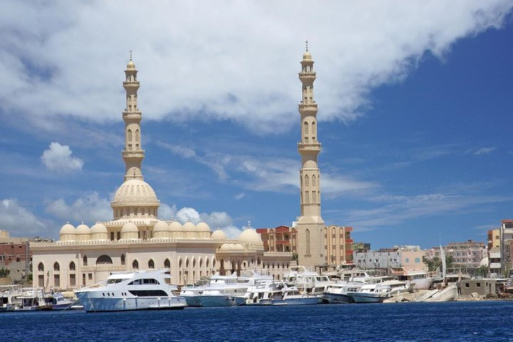 Discover Hurghada city VIP Tour with Sea Food Lunch 