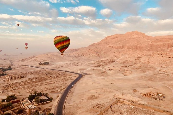  Hot air balloon ride at Luxor - Photo 1 of 6