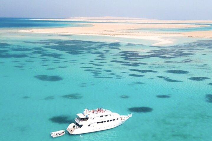 Ras Mohammed And White Island Luxurious Cruise with Lunch - Photo 1 of 8