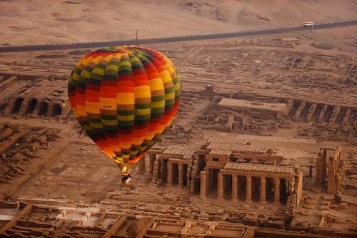 Sunrise Hot Air Balloon Ride Experience in Luxor - Photo 1 of 10