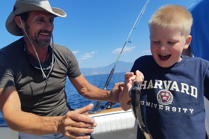 Bottom fishing for children. Enjoying a day of fishing with the little ones in the house. Fun, learning and awareness about sustainability. Boat fishing in Marbella with Lovit Charter