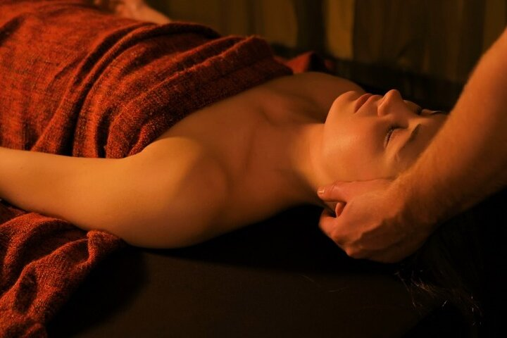 60 minute massage - Photo 1 of 7