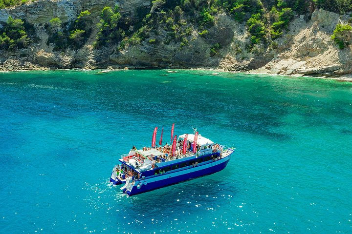 Oceanbeat Ibiza boat party - swimming open air festival 