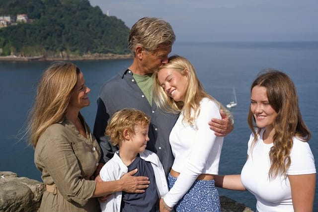 All Inclusive Private Family Photoshoot in San Sebastian - Photo 1 of 5