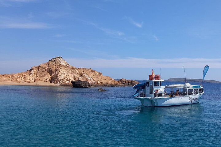 Menorca Nord, boat trip through the northern coves, with a stop at Cala Pregonda